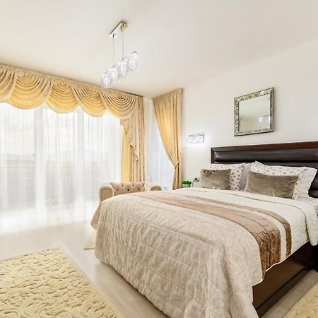 Luxury Apartment Avantgarden 3 Brasov Bagian luar foto