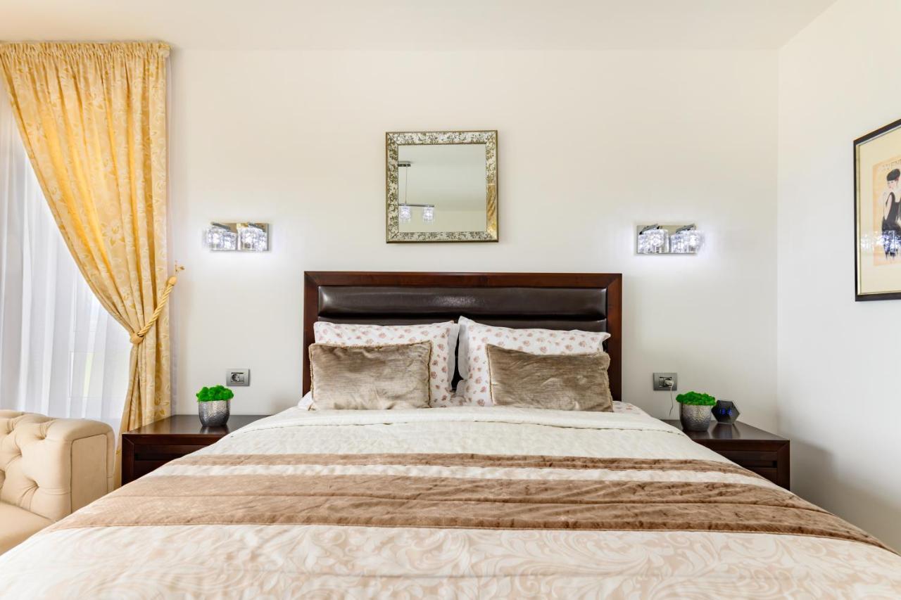Luxury Apartment Avantgarden 3 Brasov Bagian luar foto
