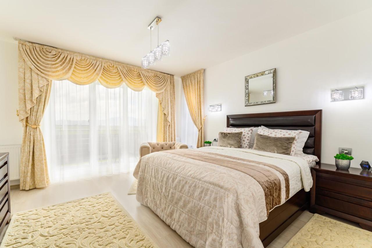 Luxury Apartment Avantgarden 3 Brasov Bagian luar foto