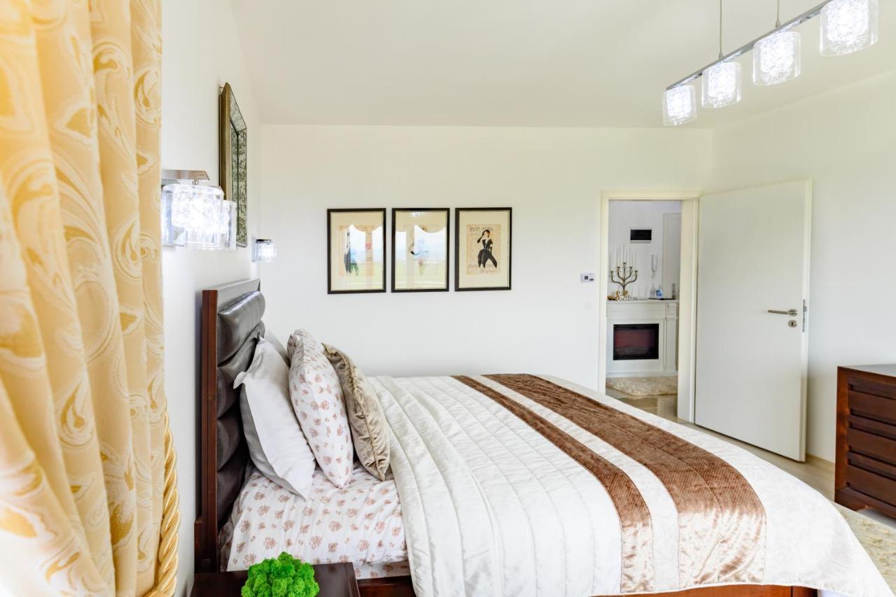 Luxury Apartment Avantgarden 3 Brasov Bagian luar foto