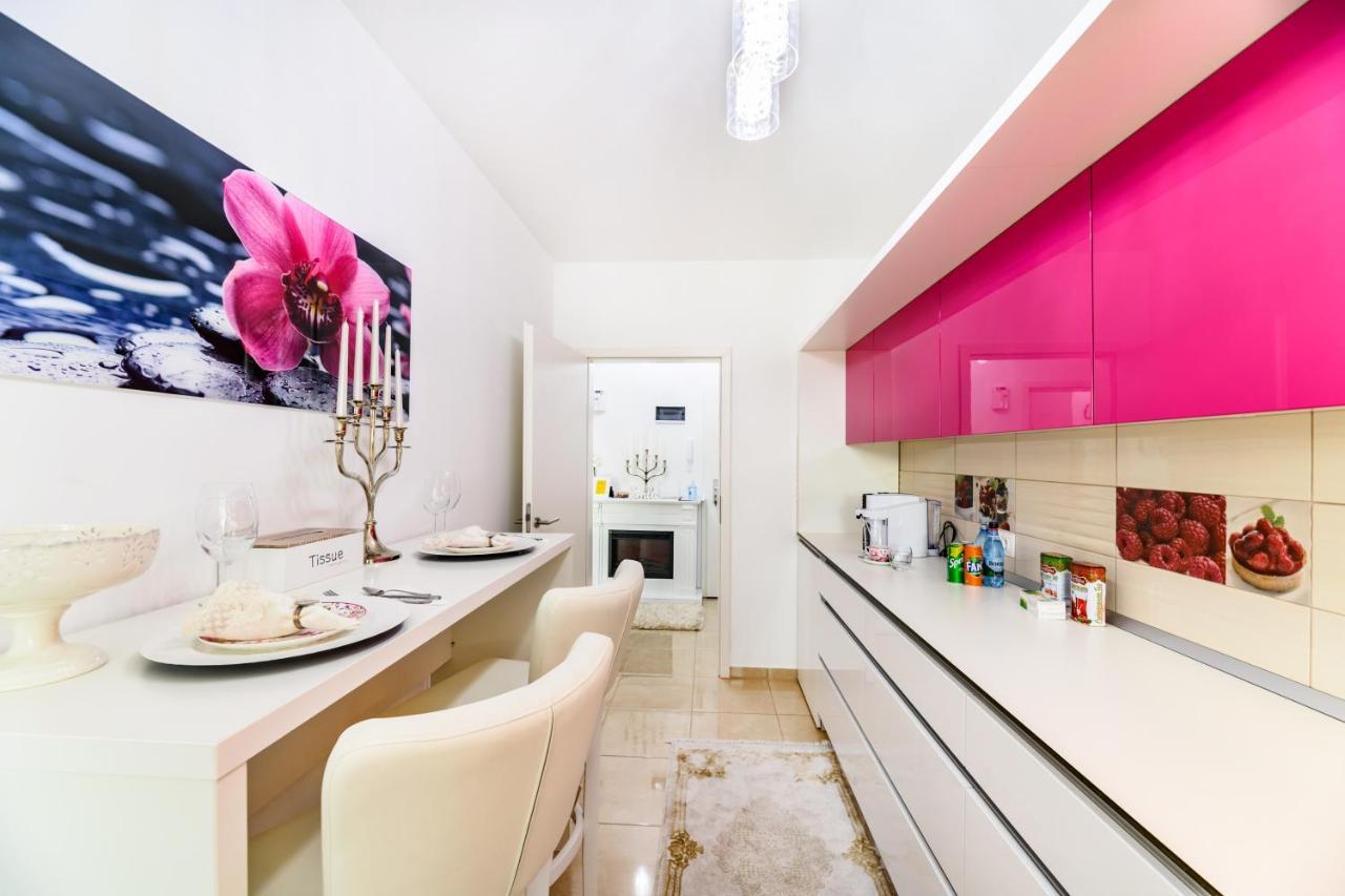 Luxury Apartment Avantgarden 3 Brasov Bagian luar foto
